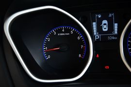 2015款吉利GX7运动版2.0L自动尊贵型