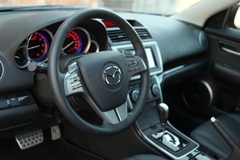 2010款马自达睿翼轿跑2.5L试驾