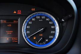 2015款铃木锋驭1.6L手动两驱精英型