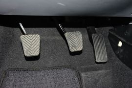 2015款现代悦动1.6L手动舒适型