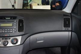 2015款现代悦动1.6L手动舒适型