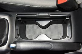 2015款现代悦动1.6L手动舒适型