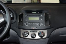 2015款现代悦动1.6L手动舒适型