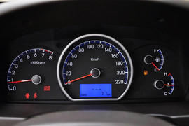 2015款现代悦动1.6L手动舒适型