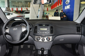 2015款现代悦动1.6L手动舒适型