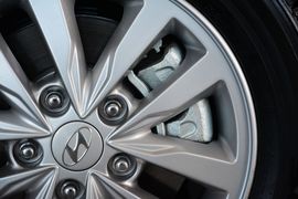 2015款现代悦动1.6L手动舒适型