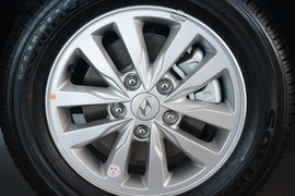 2015款现代悦动1.6L手动舒适型