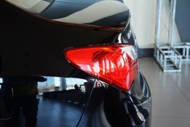 2015款现代悦动1.6L手动舒适型