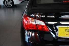 2015款现代悦动1.6L手动舒适型