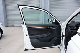 2016款大众宝来1.6L自动豪华型