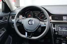 2016款大众宝来1.6L自动豪华型