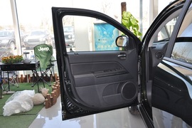 2010款吉普指南者2.4L世界杯特别版
