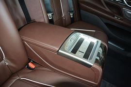 2016款宝马740Li领先型