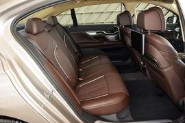 2016款宝马740Li领先型