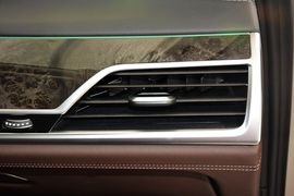 2016款宝马740Li领先型