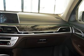 2016款宝马740Li领先型