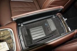 2016款宝马740Li领先型