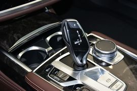 2016款宝马740Li领先型
