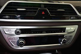 2016款宝马740Li领先型