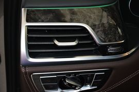 2016款宝马740Li领先型