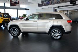 2015款Jeep大切诺基3.0L舒享导航版