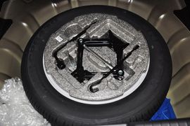 2013款起亚凯尊2.4L商务天窗版