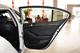 2013款起亚凯尊2.4L商务天窗版
