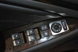 2013款起亚凯尊2.4L商务天窗版