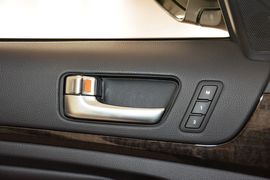 2013款起亚凯尊2.4L商务天窗版