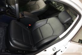 2013款起亚凯尊2.4L商务天窗版