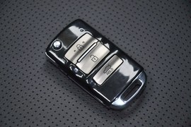 2013款起亚凯尊2.4L商务天窗版