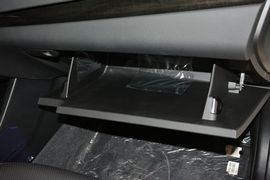 2013款起亚凯尊2.4L商务天窗版