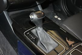 2013款起亚凯尊2.4L商务天窗版
