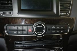 2013款起亚凯尊2.4L商务天窗版