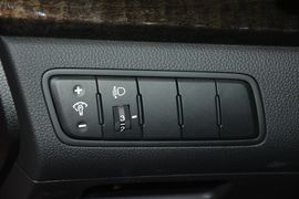 2013款起亚凯尊2.4L商务天窗版