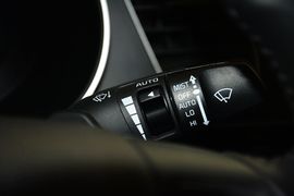 2013款起亚凯尊2.4L商务天窗版