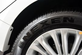 2013款起亚凯尊2.4L商务天窗版