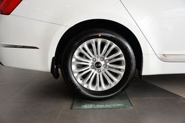 2013款起亚凯尊2.4L商务天窗版