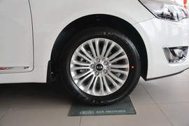 2013款起亚凯尊2.4L商务天窗版