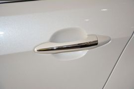 2013款起亚凯尊2.4L商务天窗版
