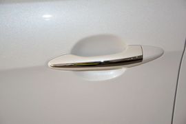 2013款起亚凯尊2.4L商务天窗版