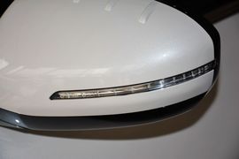2013款起亚凯尊2.4L商务天窗版