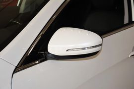 2013款起亚凯尊2.4L商务天窗版