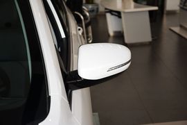 2013款起亚凯尊2.4L商务天窗版