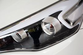 2013款起亚凯尊2.4L商务天窗版