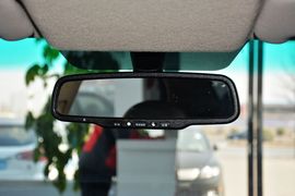 2015款比亚迪速锐1.5L手动舒适型