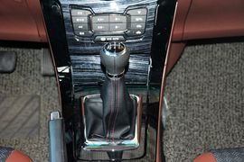 2015款比亚迪速锐1.5L手动舒适型