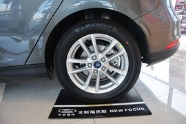 2015款福特福克斯两厢1.6L自动舒适型