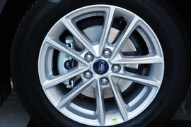 2015款福特福克斯两厢1.6L自动舒适型