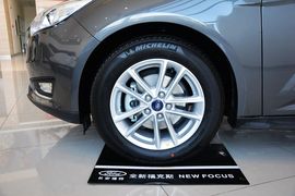 2015款福特福克斯两厢1.6L自动舒适型